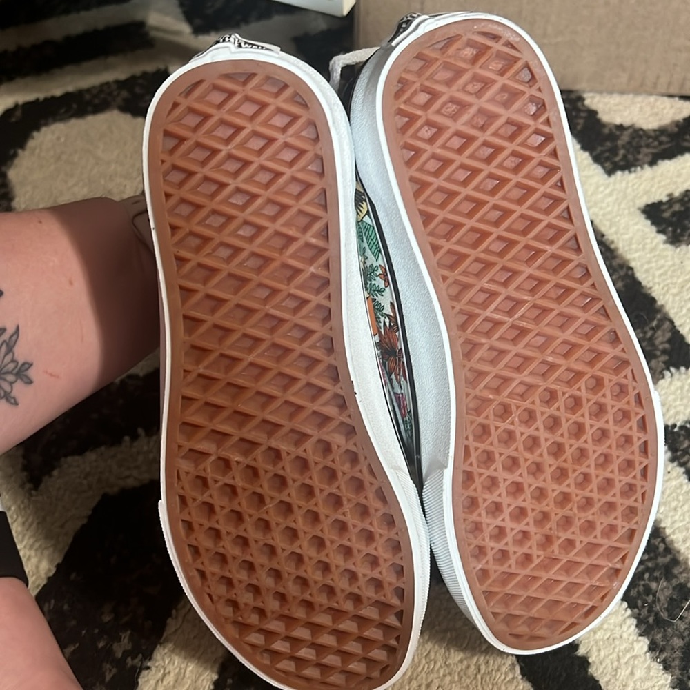 Vans - Picture 4 of 5
